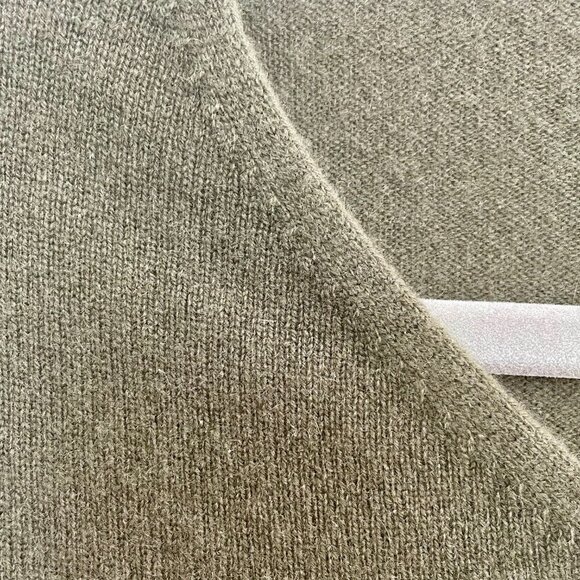 Lord & Taylor 100% Cashmere V-Neck Pullover Sweater Olive Green XS Luxury Knit - Picture 9 of 11